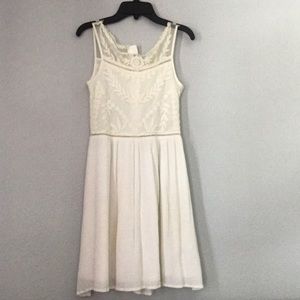 H&M’s junior white dress